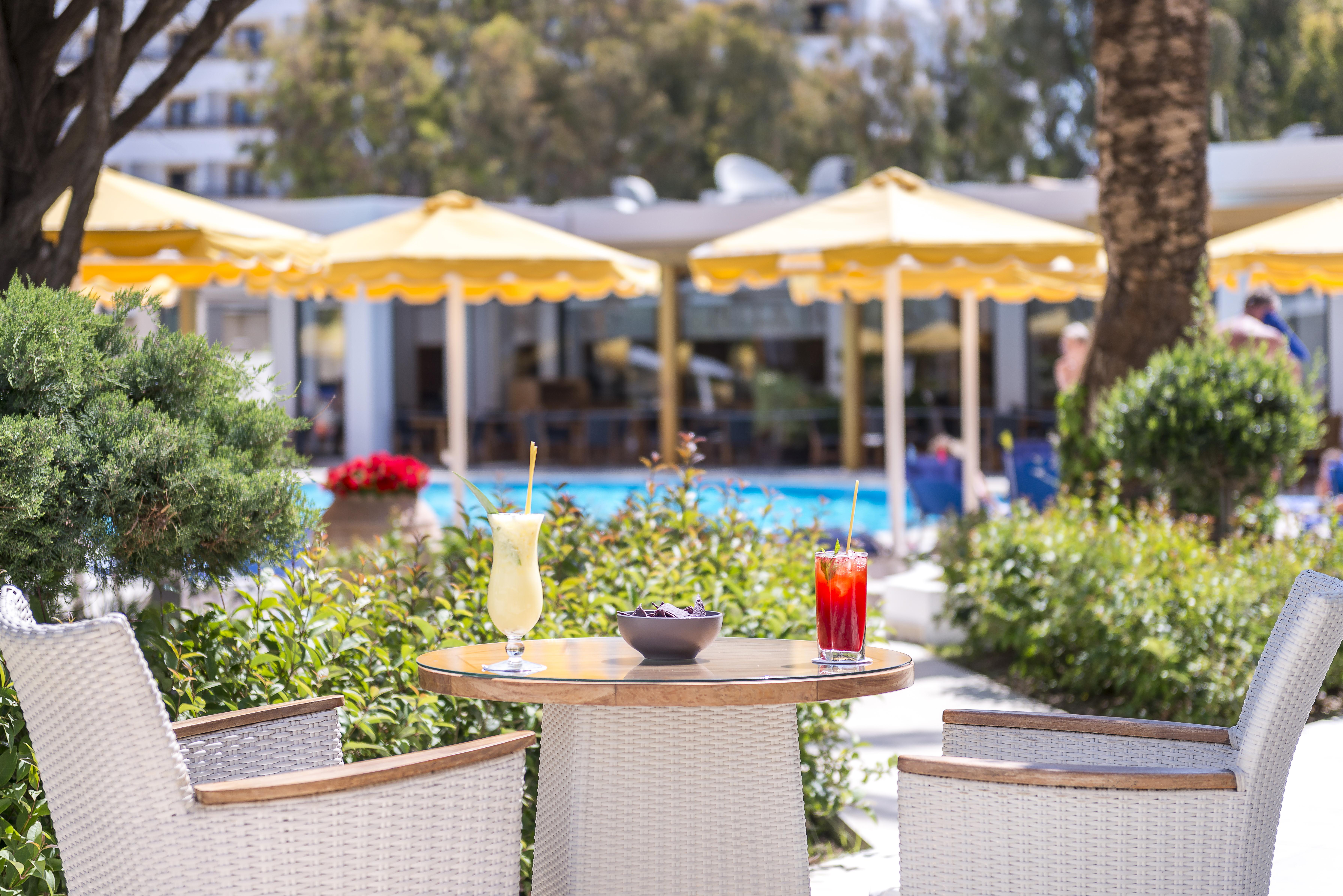 Mitsis Grand Hotel Rhodes City Екстер'єр фото Pool bar